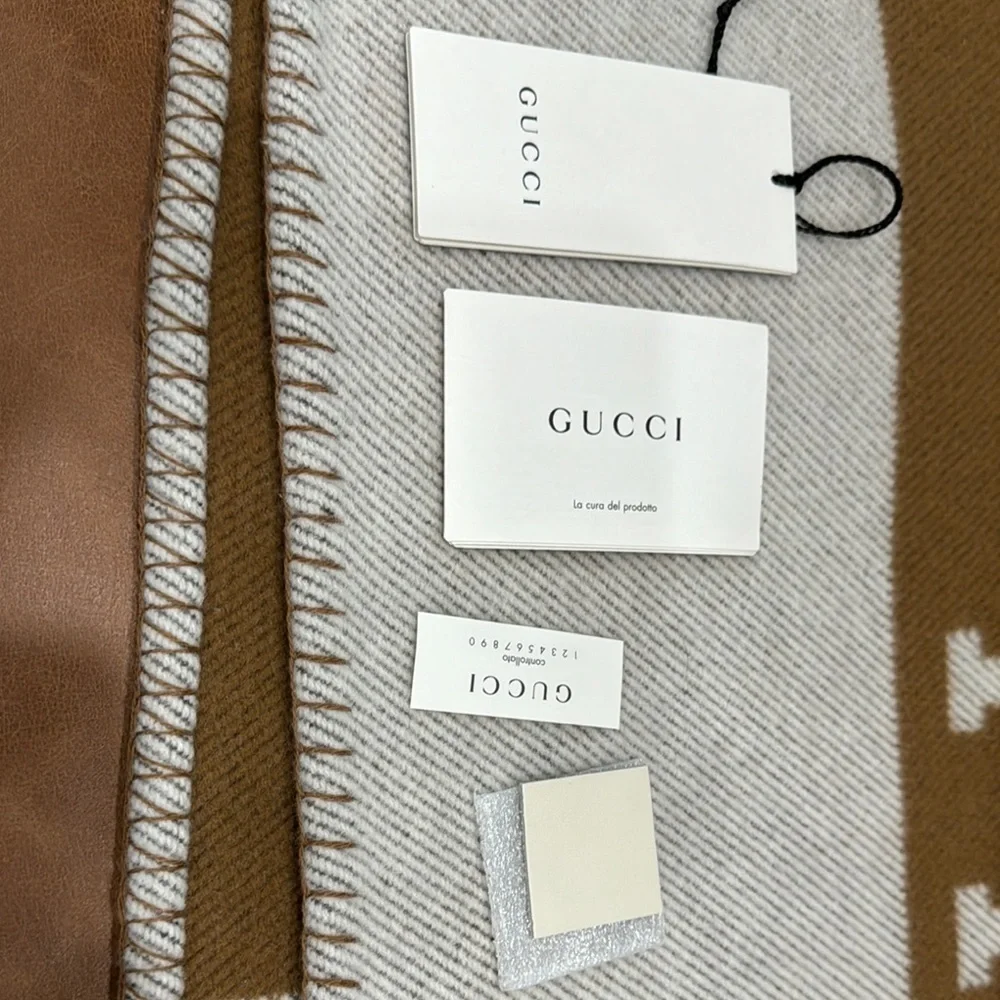 Gucci White and Gold Chevron Shoulder Bag